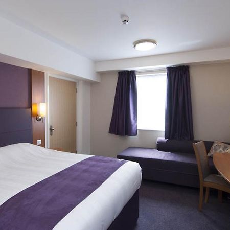 Premier Inn Burgess Hill Exterior foto