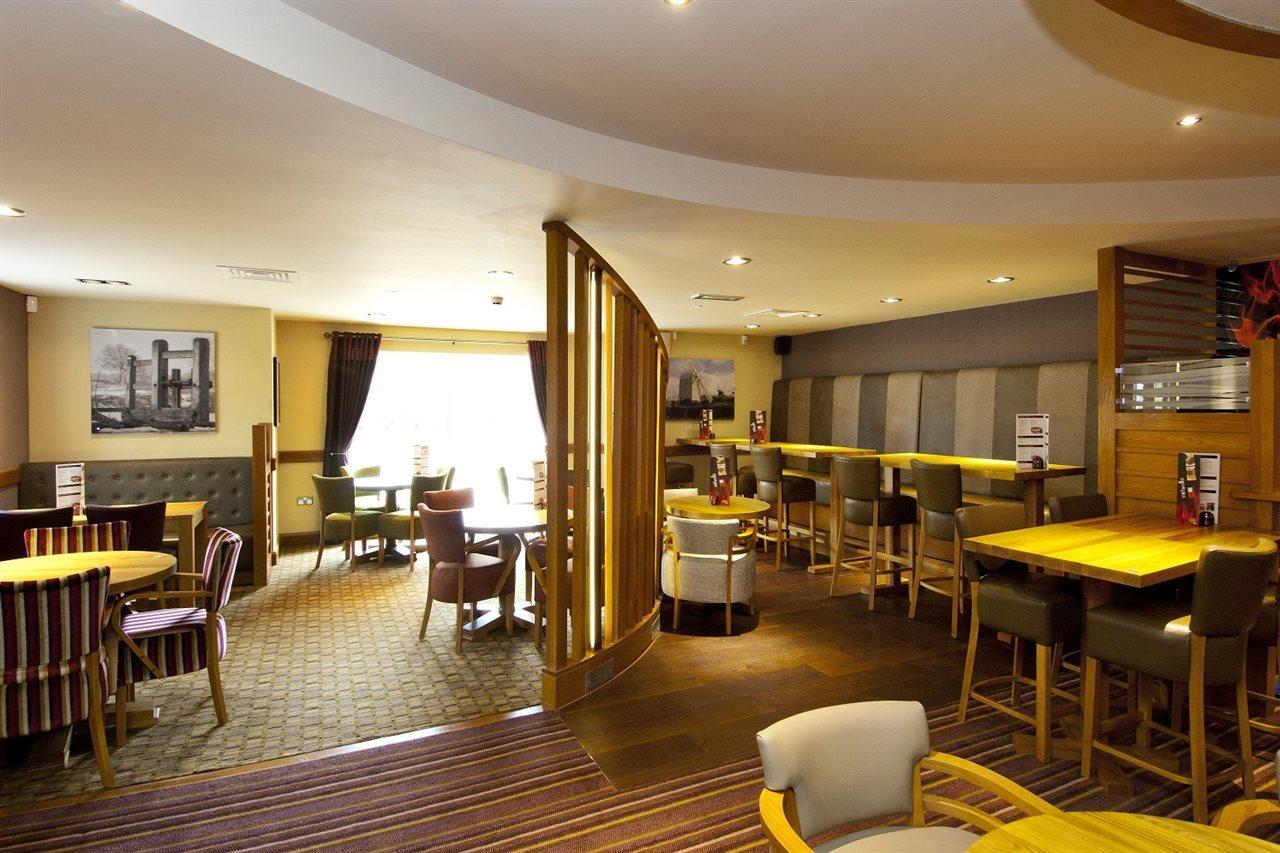 Premier Inn Burgess Hill Exterior foto