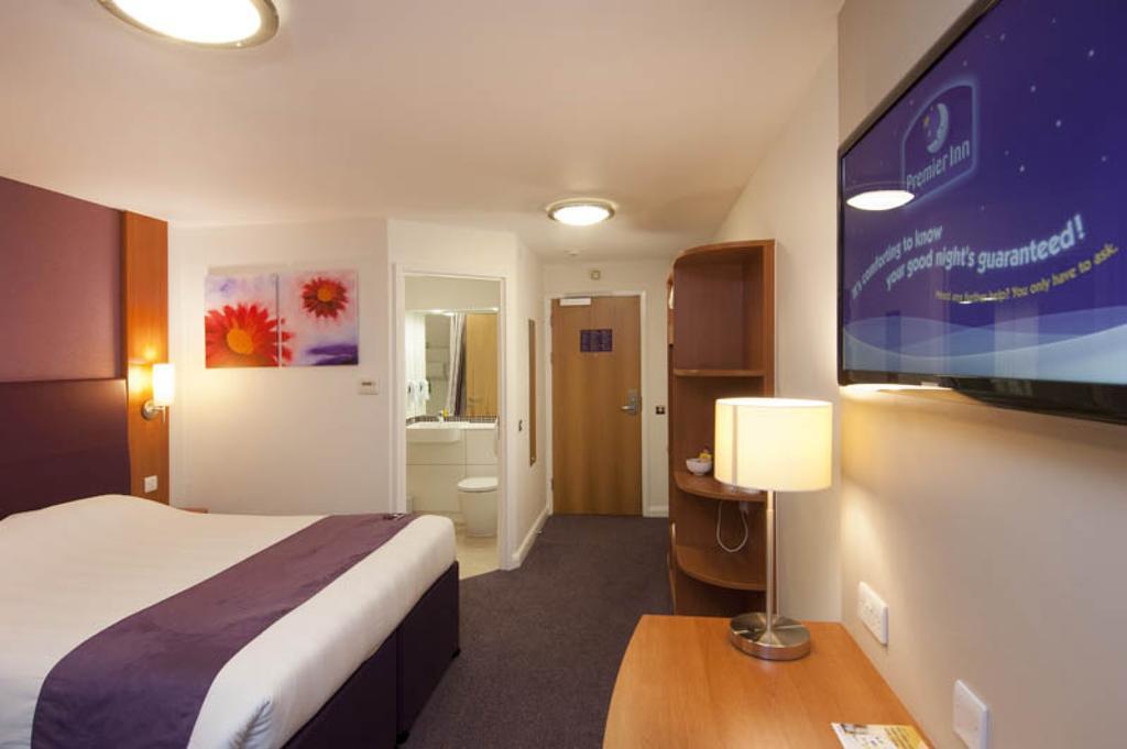 Premier Inn Burgess Hill Exterior foto