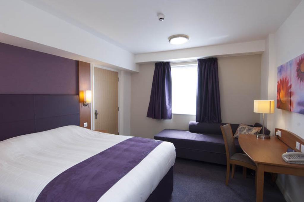 Premier Inn Burgess Hill Exterior foto