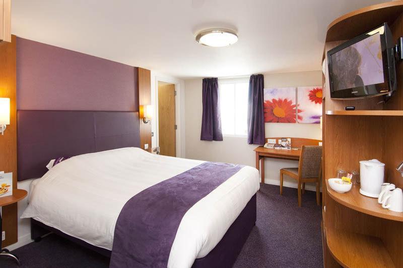 Premier Inn Burgess Hill Exterior foto